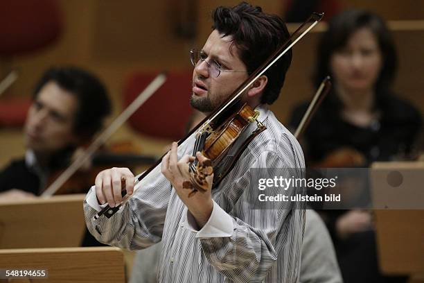 Julian Rachlin Julian Rachlin Photos and Premium High Res Pictures - Getty Images