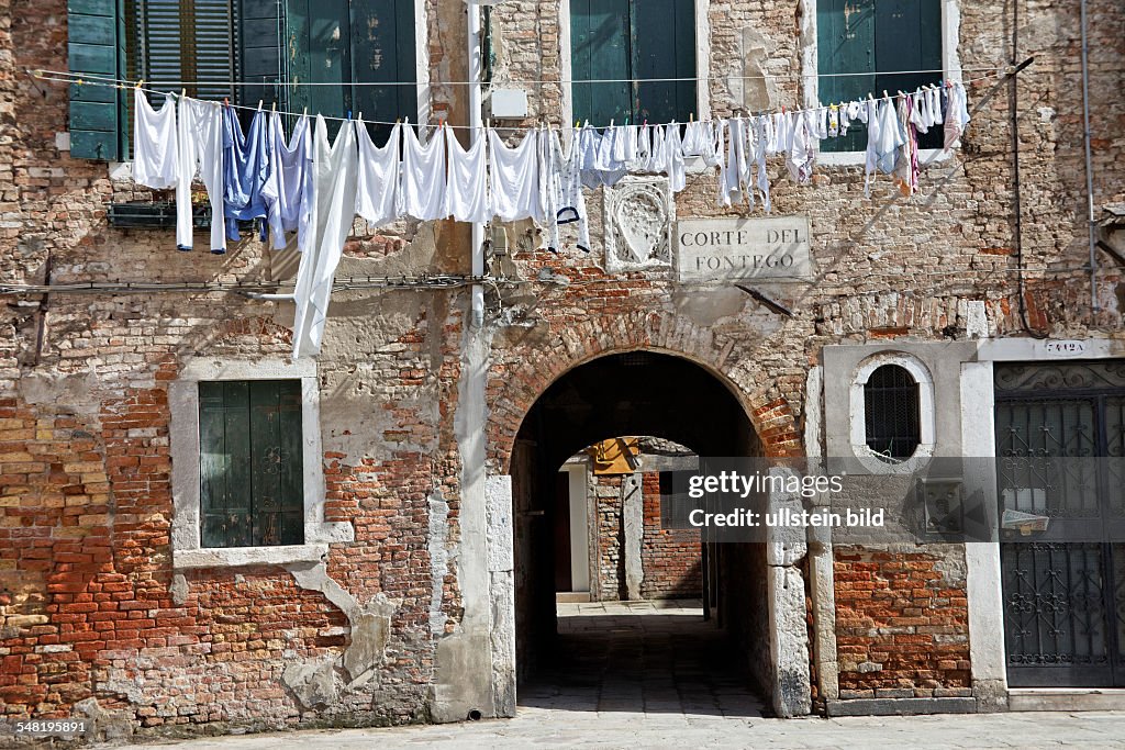 Italy Veneto Venezia (Venice) - drying laundry in a court