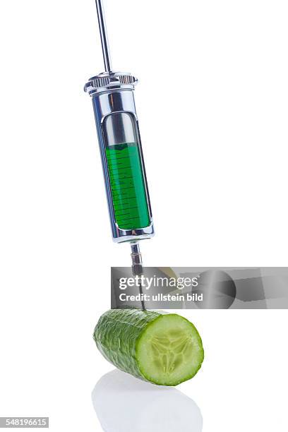 Symbolic photo EHEC epidemic, cucumber, letters and injection