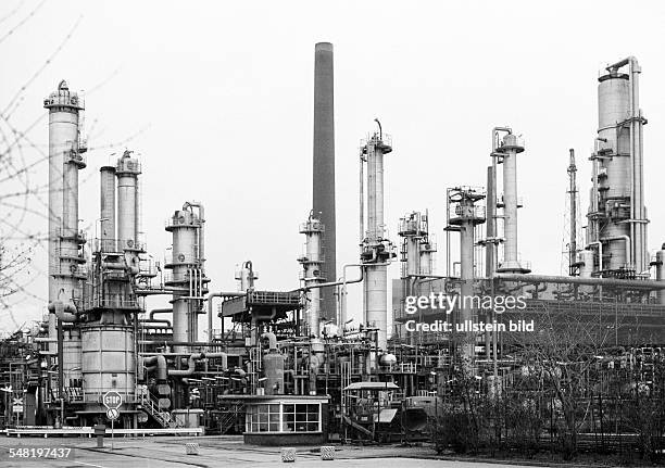 Economy, petrochemistry, oil refinery of Ruhr Oel in Gelsenkirchen-Scholven, operator BP Gelsenkirchen GmbH, at the time of the picture 1979 Veba Oel...