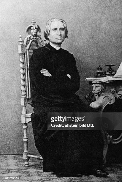Liszt, Franz *22.10.1811-31.07.1886+ Komponist, Pianist, Dirigent, Schriftsteller, Ungarn - Ganzkoerperaufnahme, als Abbe - undatiert