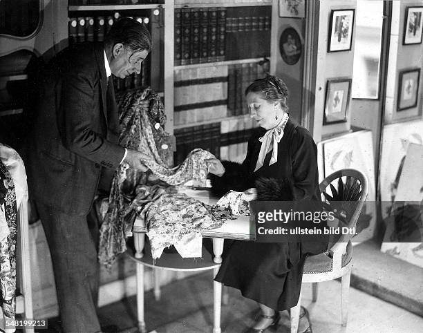 Jeanne Lanvin *1867-+ Fashion designer, France choosing fabrics in her studio - 1930 - Photographer: James E. Abbe - Published by: 'Die Dame' 2;...