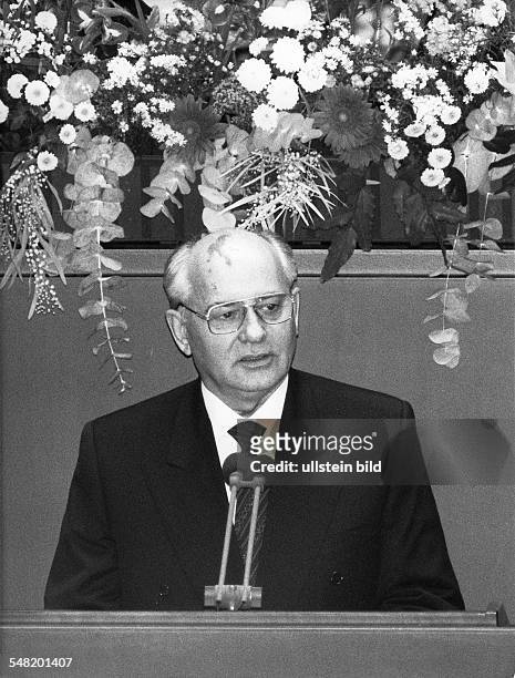Poltiker, UdSSR Gorbatschows Dankesrede anlässlich der Verleihung der Ehrenbürgerschaft der Stadt Berlin im Reichstagsgebäude