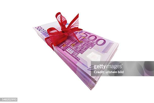 Pile of 500 Euro banknotes with red ribbon