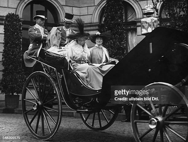 Viktoria Luise, Princess of Prussia *13.09.1892-+ Duchess of Brunswick daughter of Emporer Wilhelm II. - and Princess Isabella of Croy - 1914 -...