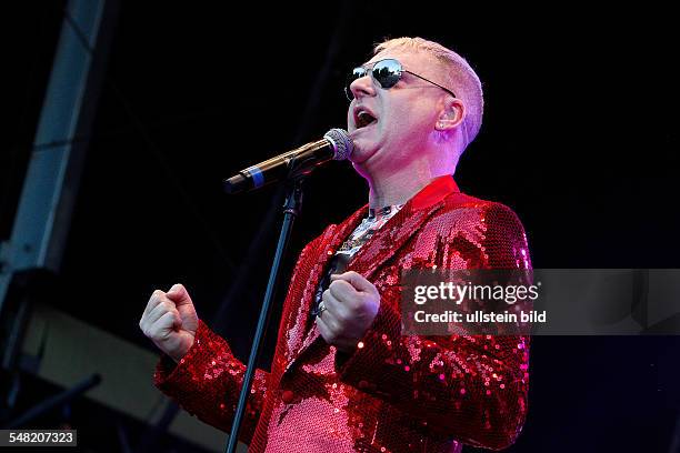 Erasure - Band, Pop music, UK - Singer Andy Bell performing in Berlin, Germany, Zitadelle