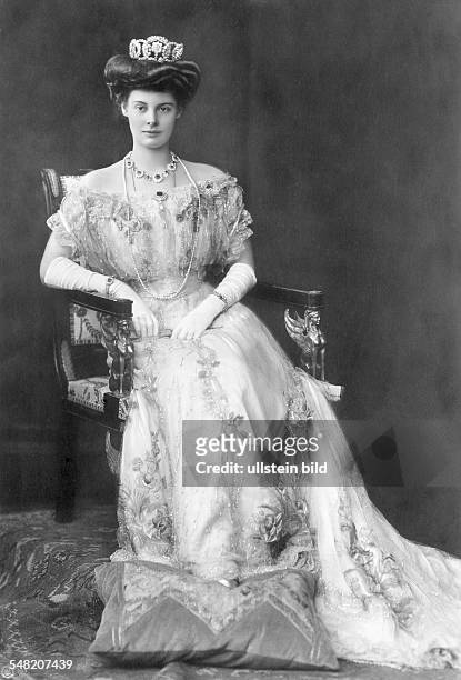 Mecklenburg-Schwerin, Cecilie of - Crown Princess of Prussia *20.09.1886-+ wife of Wilhelm of Prussia, Crown Prince - undated - Photographer: Emil...