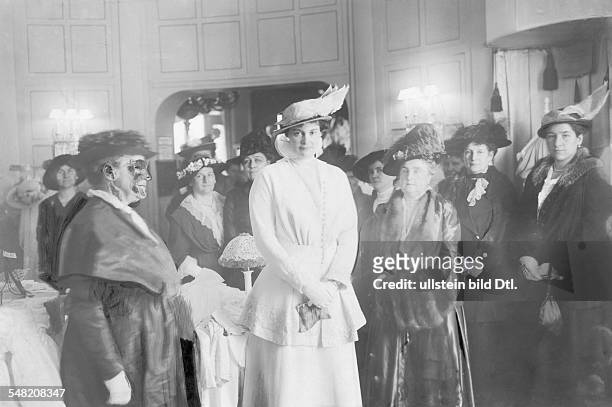 Mecklenburg-Schwerin, Cecilie of - Crown Princess of Prussia *20.09.1886-+ wife of Wilhelm of Prussia, Crown Prince - at the opening of the...