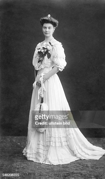 Mecklenburg-Schwerin, Cecilie of - Crown Princess of Prussia *20.09.1886-+ wife of Wilhelm of Prussia, Crown Prince - undated - Photographer: T.H....