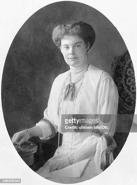 Mecklenburg-Schwerin, Cecilie of - Crown Princess of Prussia *20.09.1886-+ wife of Wilhelm of Prussia, Crown Prince - 1915 - Photographer: Selle &...