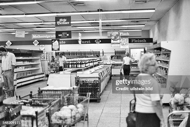 German Democratic Republic Bezirk Berlin East Berlin - supermarket - 1985