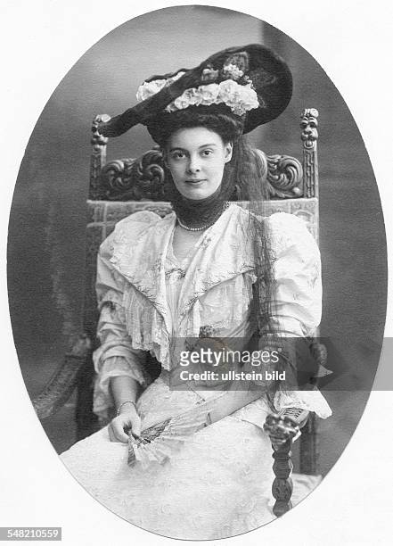 Mecklenburg-Schwerin, Cecilie of - Crown Princess of Prussia *20.09.1886-+ wife of Wilhelm of Prussia, Crown Prince - undated - Photographer: Th....