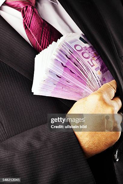 Business man with 500 Euro banknotes