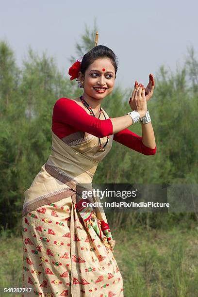 woman performing bihu dance - bihu fotografías e imágenes de stock