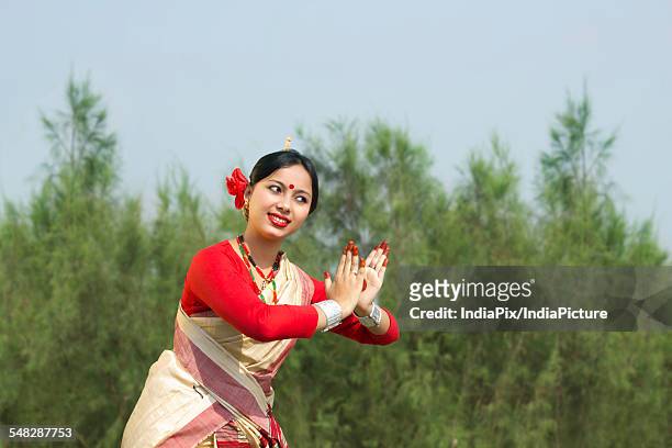 woman performing bihu dance - bihu fotografías e imágenes de stock