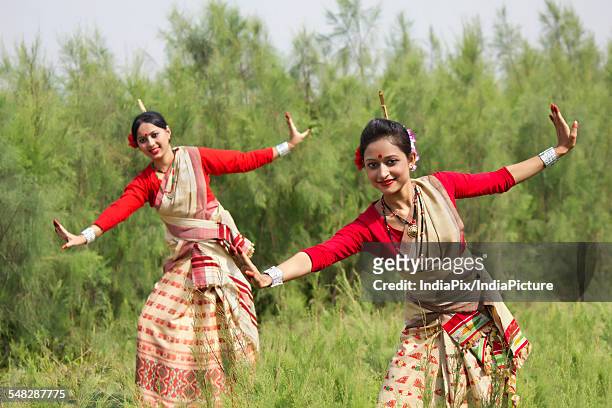 women performing bihu dance - bihu fotografías e imágenes de stock