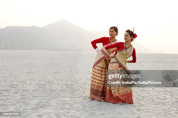 bihu women dancing - bihu stock pictures, royalty-free photos & images