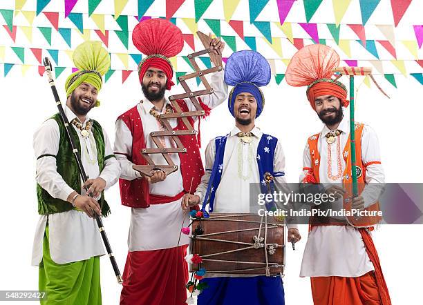 sikh men posing - bhangra fotografías e imágenes de stock