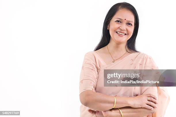 portrait of mature woman wearing sari - bindi fotografías e imágenes de stock