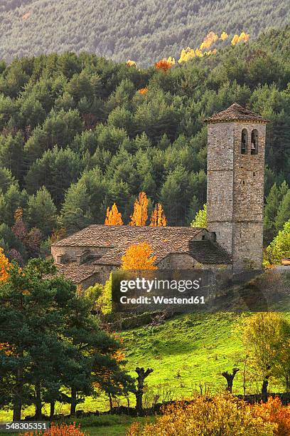 spain, province of huesca, church in mountain village fanlo - provinz huesca stock-fotos und bilder