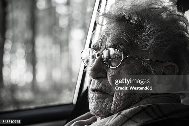 portrait of senior woman in a car - 2015 80-89 stock pictures, royalty-free photos & images