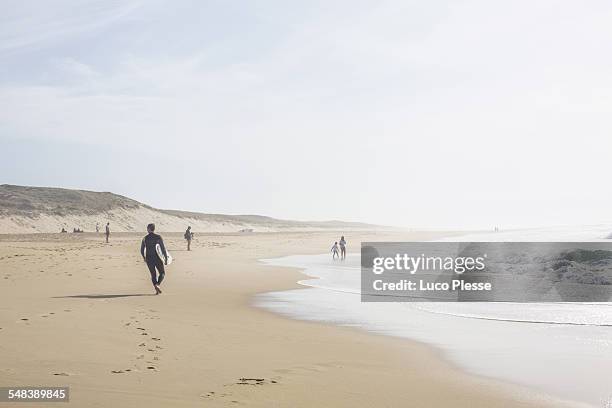 beach of surfing - bay of arcachon france - duna de pilat fotografías e imágenes de stock