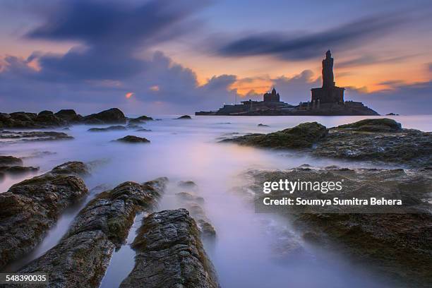 rocky shore of kanyakumari - bay of bengal 個照片及圖片檔