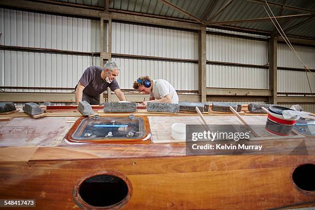 boat building craftsmen - leadership team masks photos et images de collection