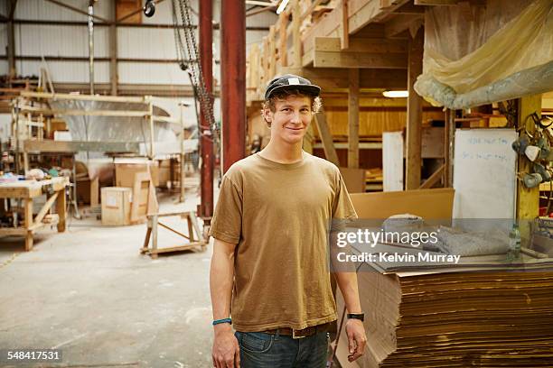 boat building craftsmen - schreiner stock-fotos und bilder