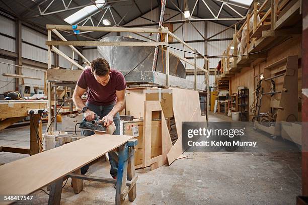 boat building craftsmen - boathouse fotografías e imágenes de stock