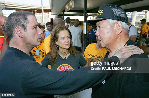 Metairie, UNITED STATES: Movie star couple John Travolta and Kelly Preston stop and visit with Jefferson Parish Sherrif Harry Lee 05 September 2005...