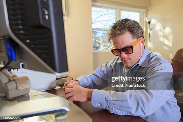 Als Computer. Man 175 Blind Man On Computer Stock Photos, High-Res Pictures, and Images ...