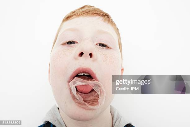 Exploding Mouth Popping Food In Mouth Photos et images de collection - Getty Images