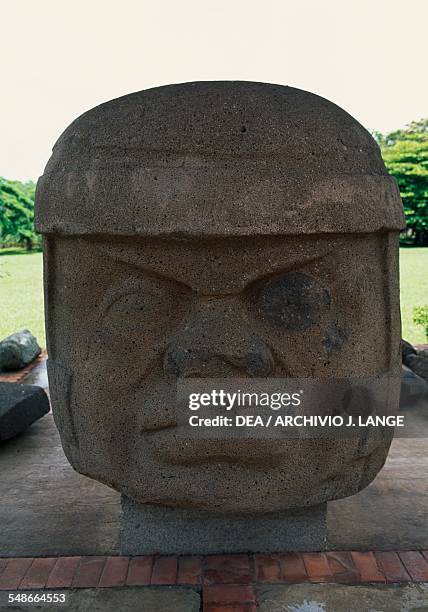 Olmec colossal head, the first discovery at Tres Zapotes, Veracruz, Mexico. Olmec civilisation, 13th-10th century BC. Veracruz, Museo de Sitio de...