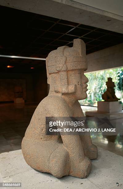 Olmec statue known as The Prince, height 127 cm, found in Cruz de Milagro, Veracruz, Mexico. Olmec civilisation, 13th-10th century BC. Xalapa, Museo...