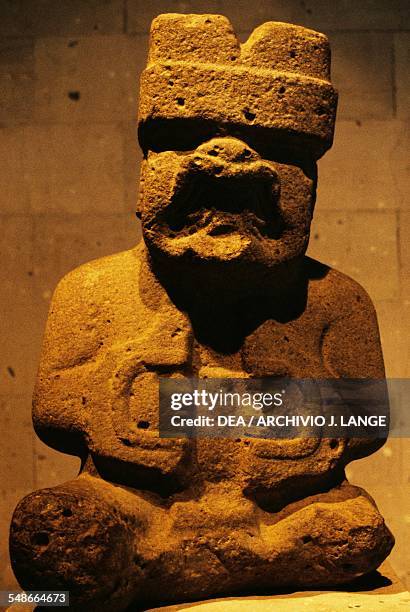 Olmec statue depicting a human figure with knobs for the game of pelota or religious ceremonies, height 116 cm, found in San Lorenzo Tenochtitlan,...