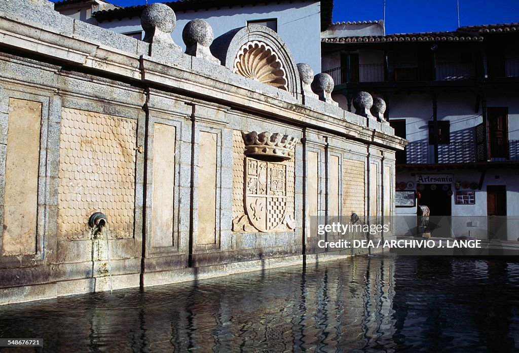 Fountain in Main Square in Chinchon