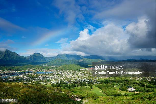 rainbow over olomana, kailua, lanikai, hawaii - kailua stock-fotos und bilder