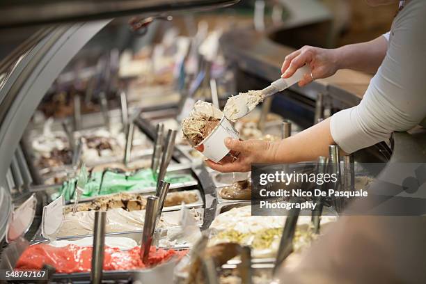 ice cream - aliments et boissons artisanaux photos et images de collection