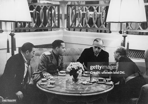 Germany Free State Prussia Berlin : Tripartite Pact Evening reception in the Hotel Kaiserhof on the occasion of the signing of the pact; from left:...