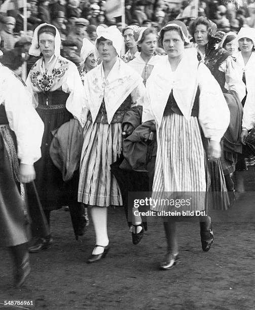 58 Swedish National Costume Stock Photos, High-Res Pictures, and Images ...