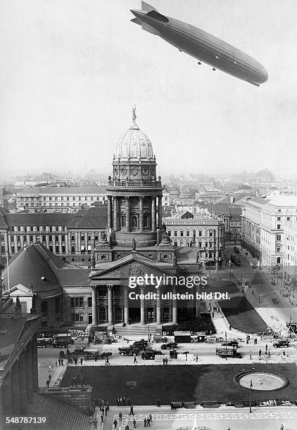 Germany Free State Prussia Berlin Berlin The airship 'Graf Zeppelin' LZ-127 over the Gendarmenmarkt, view on the Franzoesischer Dom - about 1930 -...
