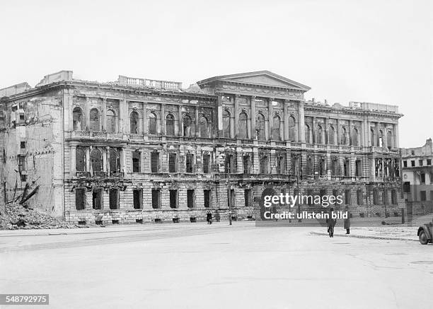 Germany Berlin Soviet sector: building of the American Embassy at the Pariser Platz - undated - Photographer: Martin Badekow - Vintage property of...