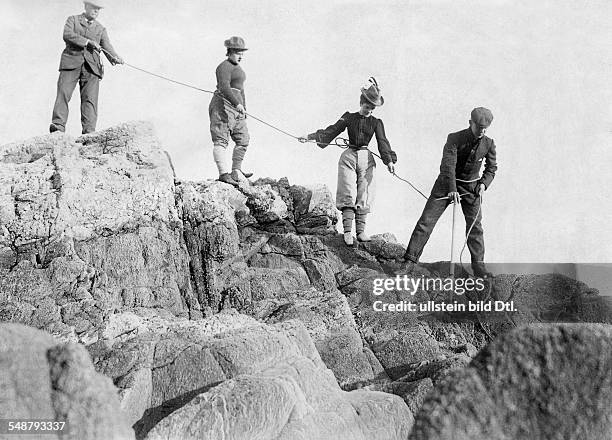 Bergsteiger auf dem Felsgrat - 1906 Foto: Chusseau-Flaviens