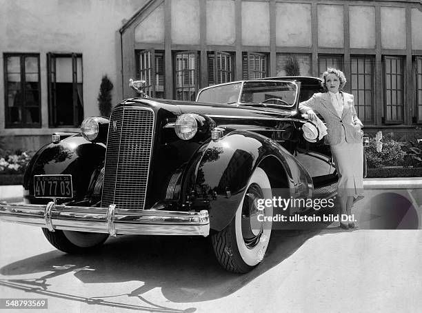 Dietrich, Marlene - Actress, Germany - *27.12..1992+ with her car - a Rolls Royce - in front of the Paramount studio in Hollywood - 1932 - Vintage...