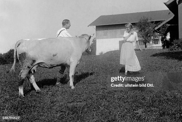 Holl, Gussy - Actress, Chanson singer , Germany *22.02.1888-+ - with her husband Conrad Veidt - 1920 - Photographer: Frankl - Published by: 'Die...