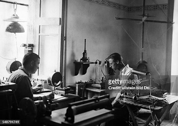Switzerland Ticino Lugano: high voltage experiments mit bolts on the Monte Generoso, laboratory at the Kulm Hotel, reading the instruments of...