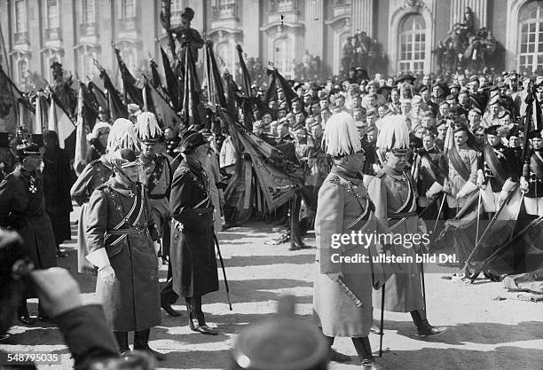 Hindenburg, Paul von - Politician, Field Marshal General, Germany *02.10.1847-+ President of the Reich - with Erich Ludendorff and Alfred von Tirpitz...