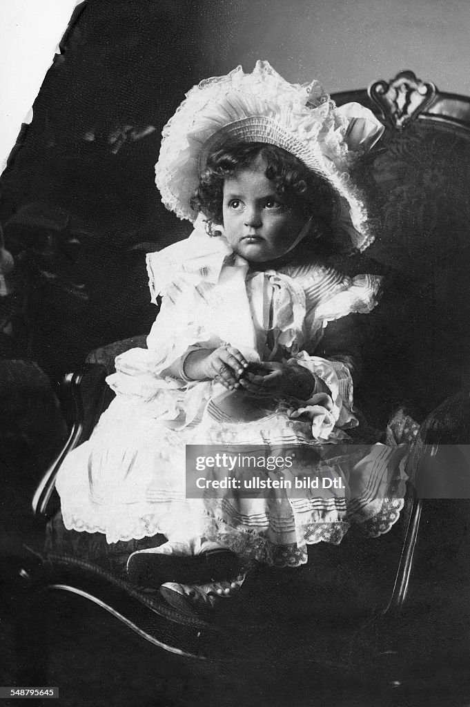 Austria, Anna Monika Pia of *1903-1976+ - nee Anna Monika Pia Princess of Saxony - Portrait as a child  - 1907 - Photographer: Abeniacar -    Vintage property of ullstein bild