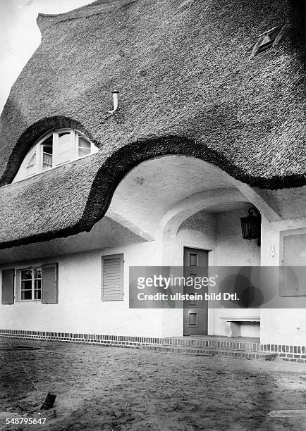 Krauskopf, Bruno - Painter, Graphic Artist, Germany *09.03.1892-+ - entrance of his house in Saarow architect: Harry Rosenthal - 1926 - Photographer:...